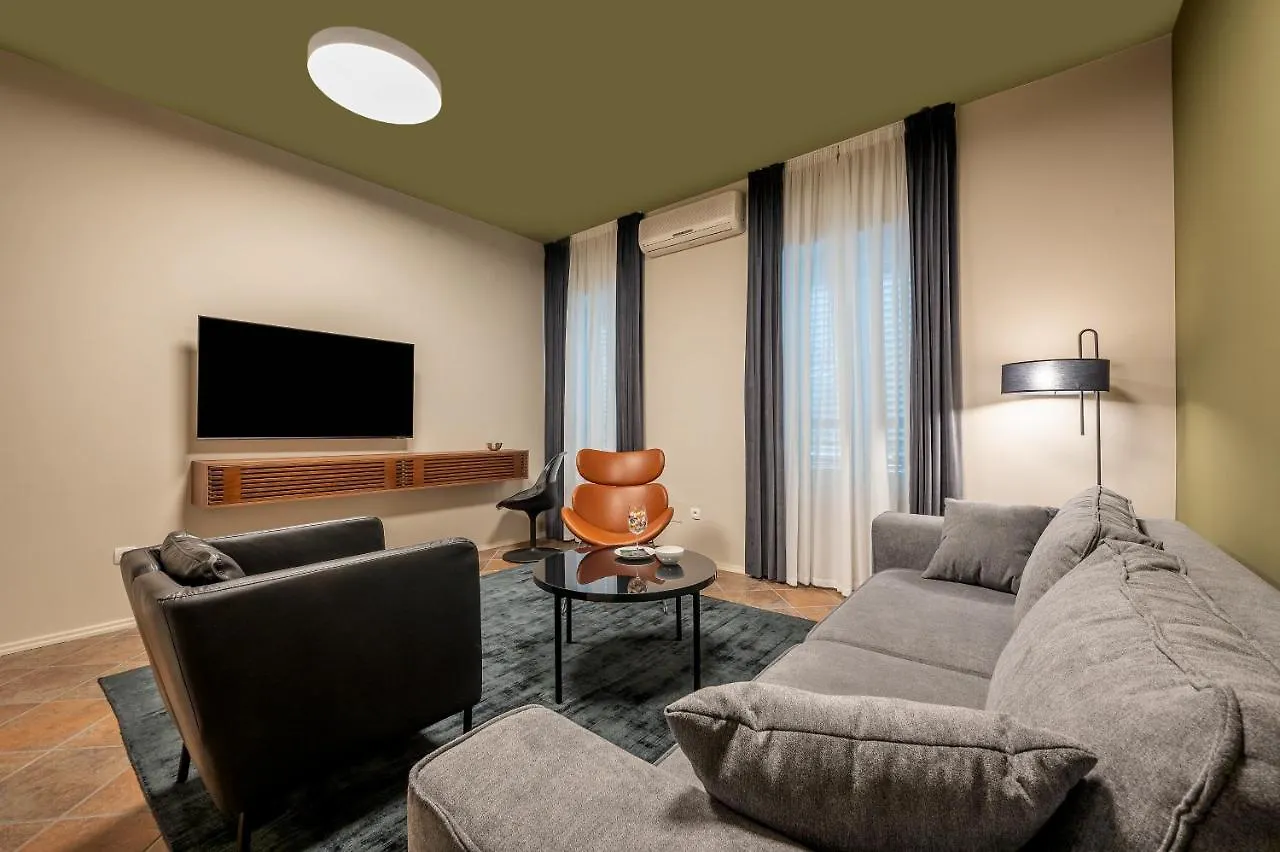 Green, Deluxe Two Bedroom Suite Split