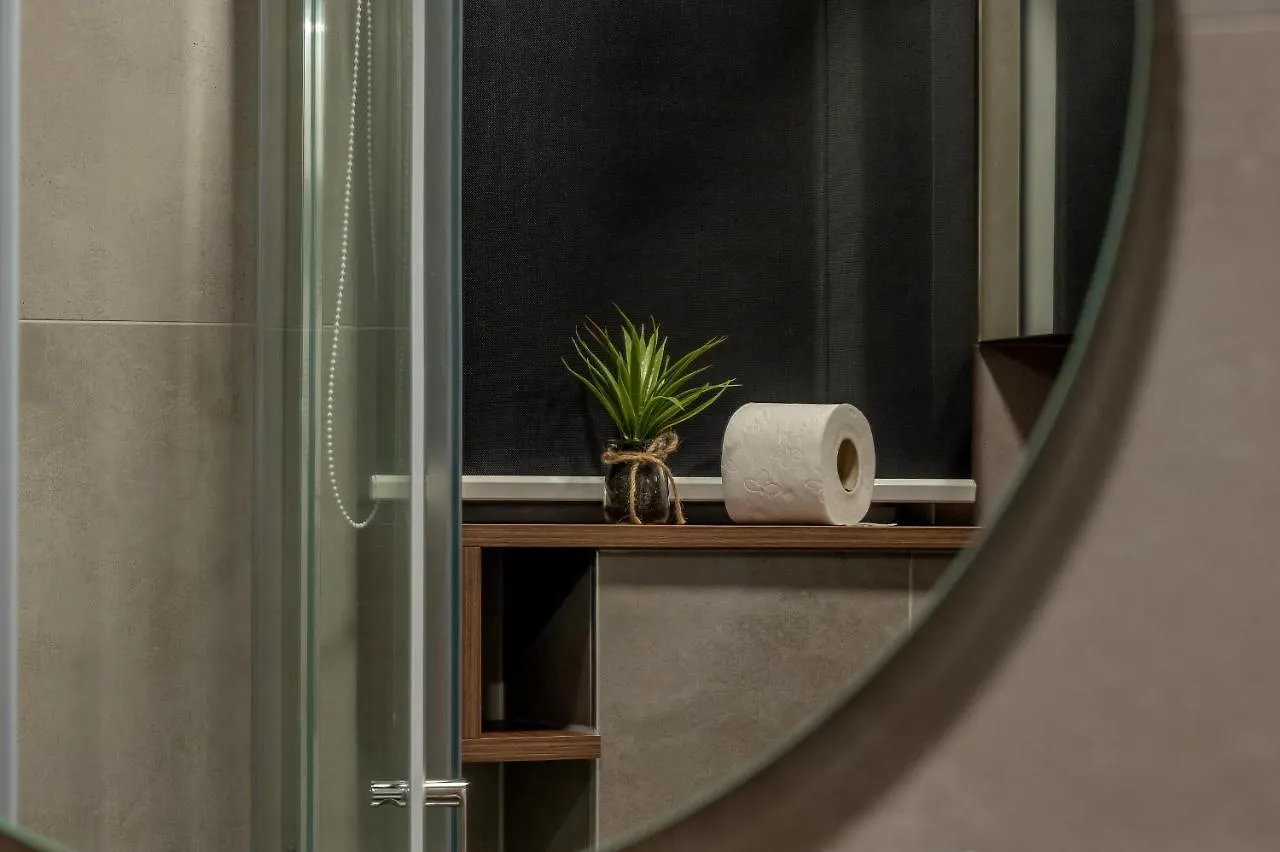 Green, Deluxe Two Bedroom Suite Split 0*,